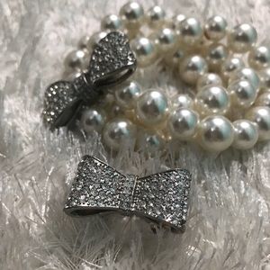 Pearl and crystal bow bracelet